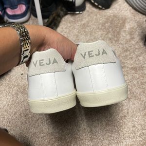 VEJA Esplar Leather sneakers. Size 7. White.